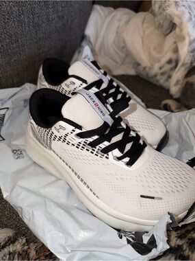 Men’s Wide Athletic Shoe - Sz 7W